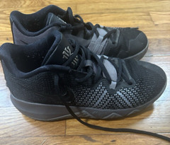 Nike Kyrie Irving Flytrap Youth 5Y Black Grey Basketball Low Top Shoe AA1154-011