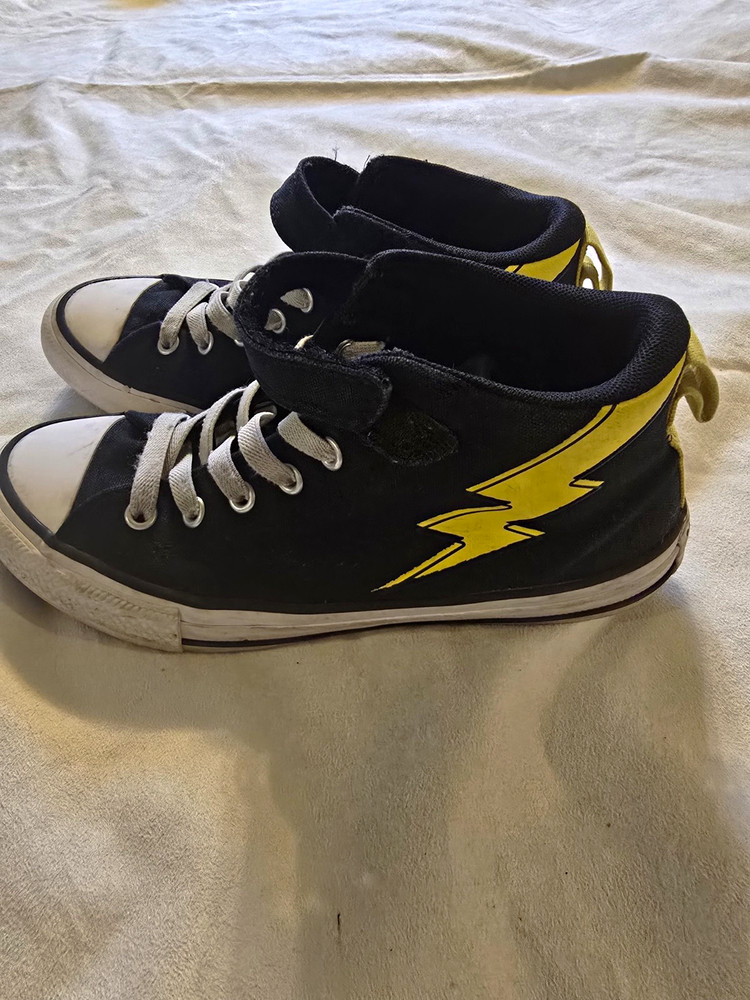 Converse Chuck Taylor All Star Unisex Kids Black/Yellow/White Mid Top US 3