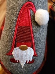 Dakota Fleece No Place Like Gnome Kids Buffalo Plaid Slippers Size 13/1
