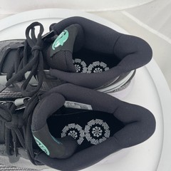 Nike Kyrie 8 GO GS Black/White Light Menta Sneakers US 6Y Basketball
