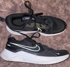 Back And White Nike Cosmic Runner Youth Size 5.5Y