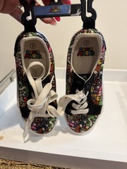 Super Mario Bros Boys Size 2 Canvas Sneakers Shoes Kid’s New
