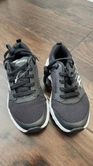 Saucony wind 2.0 black/white, boy’s size 12.0 M