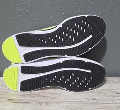 Nike Cosmic Runner GS Volt Black White Size 6.5Y Youth Sneakers Athletic Shoes