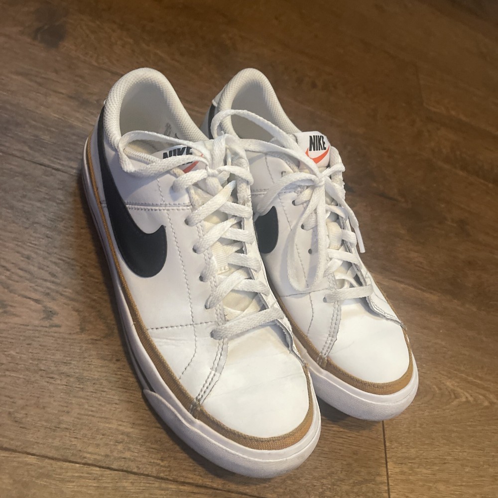 Nike Low Top Blazer Dunks White Black tan Woman’s 7 Youth 5.5 Sneakers Shoes