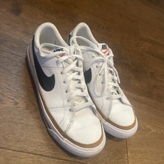 Nike Low Top Blazer Dunks White Black tan Woman’s 7 Youth 5.5 Sneakers Shoes
