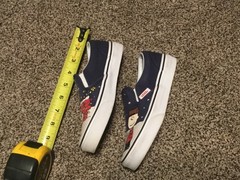 Vans x Peanuts Charlie Brown Christmas Kids Size 1.o Classic Slip On Sneaker
