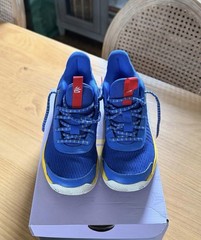 Under Armour Curry 3Z7 Unisex Kids Basketball Sneakers Blue/Yellow/Red 4Y