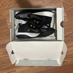 Nike Kyrie Flytrap V (GS) Basketball Sneakers Black/White 6Y DD0340-002