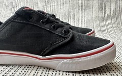 Vans “Off The Wall” Atwood Youth 1 Black Red Accent Low Top Skate Sneakers Shoes