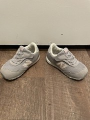 New Balance Kids‘ 515 NEW-B Hook & Loop Shoe size 5.5 Grey Pink EUC