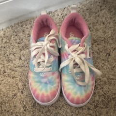Heelys Pro 20 Prints IV Ella Tie Dye Wheeled Sneakers Kids US yth 2 EU 33