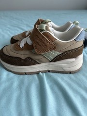 OshKosh B’gosh Beige Brown White Mint Green Low Top Hook & Loop Sneakers 7 M