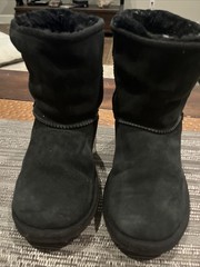 UGG Classic Short Boots Kids Size 4 Black Suede Sheepskin Fur Lined 1017703K