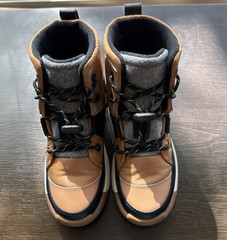 Sorel Youth Whitney III Mid WP. Insulated And Waterproof Snow Boots. Size 3. NWT