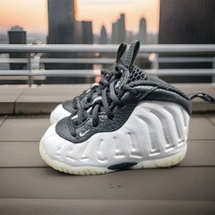 NIKE LITTLE POSITE PENNY ONE WHITE METALLIC SILVER BLACK SHOES SIZE 5C