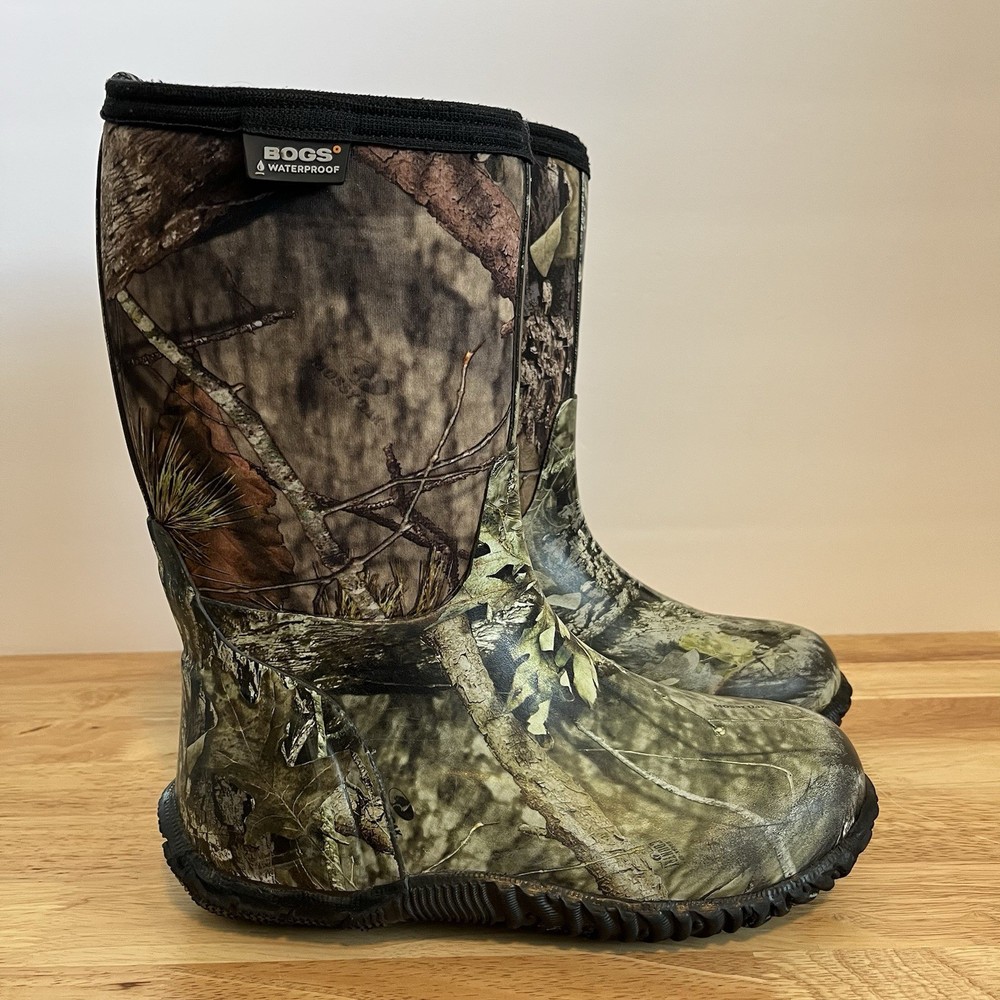 Bogs Classic High Boots Youth Size 5 Camo Rain Snow 61672-973