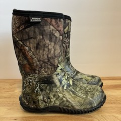 Bogs Classic High Boots Youth Size 5 Camo Rain Snow 61672-973