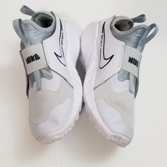 MISMATCHED Nike Flex Runner White/Gray DJ6038-010 Slip On Shoes 4.5Y-5Y READ