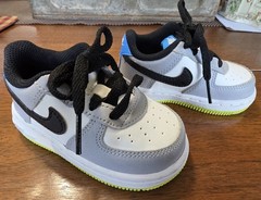 Size 5 (GS) – Nike Air Force 1 Sneakers LV8 1 Low Wolf Grey / Black Toodler New