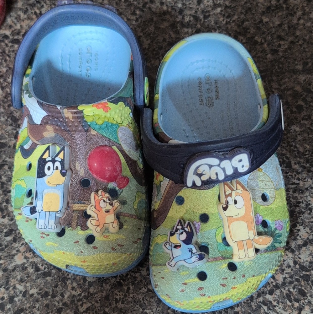 Crocs Bluey Bingo Multicolor Kids Clog Sandels Slip-On US 6 Pre-Owned