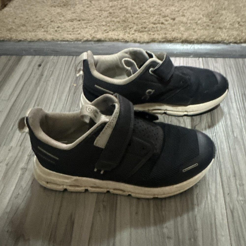 On Kids Sneakers Black/Gray Mesh Hook & Loop Low Top US 1 EU 32 UK 13.5