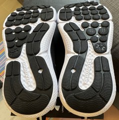 Under Armour Boys BGS Assert 10 Black / White Sneakers Size 4Y