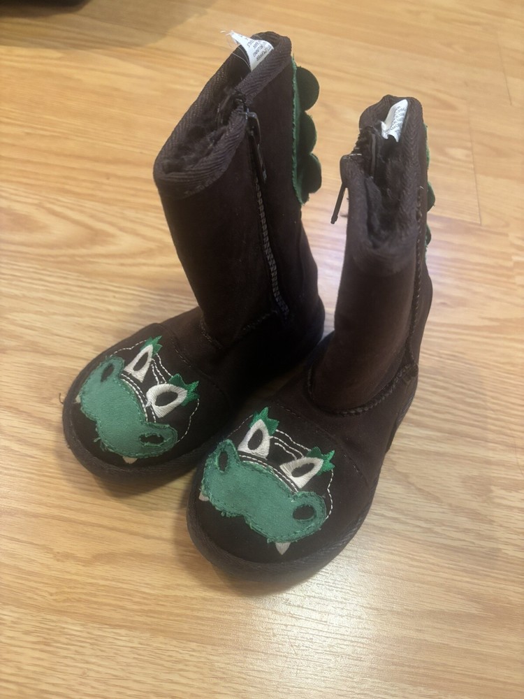 Little kids boots 7K