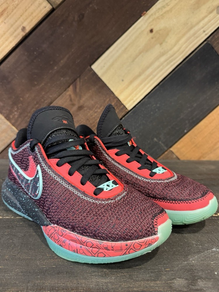 NIKE Lebron XX Night Maroon Sneakers Youth Size 5.5Y/ Woman’s 6 FB8974-600
