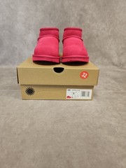 UGG Kids‘ Classic Ultra Mini Boot with Original Box 1130750K Pink Size 3 kids