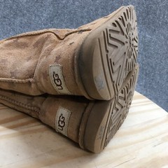 UGG Winter Boots Youth 4Y Brown Classic Short II Stars Mid Sheepskin Faux Suede