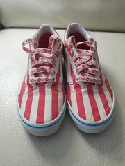 Vans kids Where’s Waldo Old Skool Sneakers Kids Size 2 Shoes