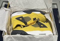 Air Jordan Big Kids 4 Retro Lightning Size 5.5Y