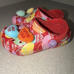 Crocs Sweethearts x Crocs Classic Clogs Youth C12 Valentines Day Limited Edition