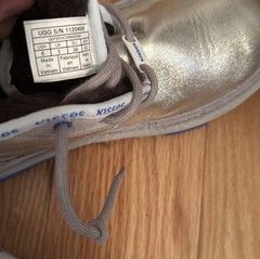 Ugg Neumel x Hershey Kiss 6Y