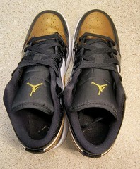 Nike Air Jordan 1 Low SE Gold Toe, Size 6Y, DR6970-071 NICE!