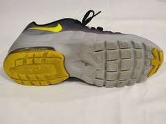 Junior’s Nike AIR Max INVIGOR