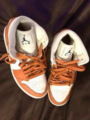Jordan Air Jordan 1 Mid Kids Sneaker Orange/White Leather Mid Top US 8.5