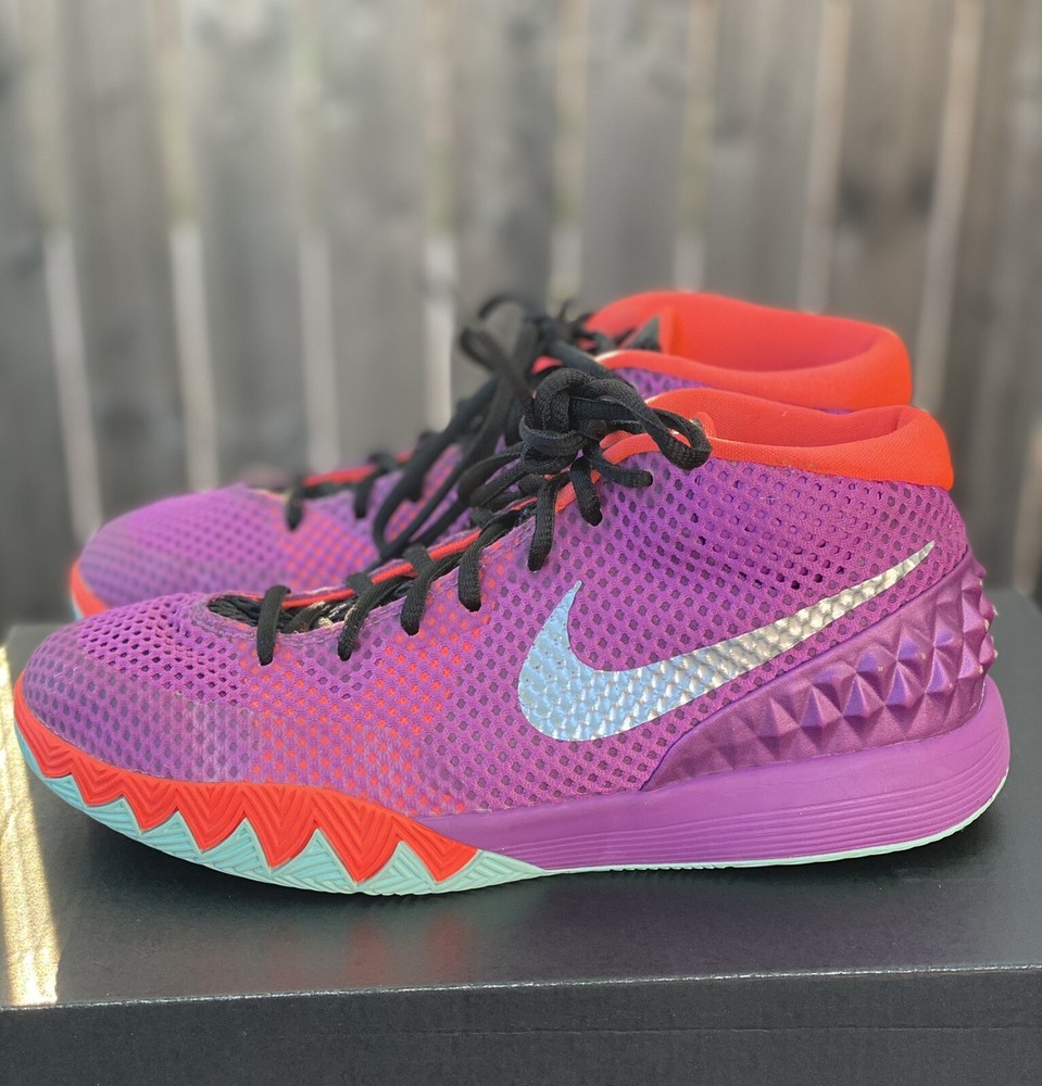 NIKE KYRIE 1 (GS) BERRY METALLIC SILVER ATHLETIC SHOE – #717219-508 – SIZE 7Y