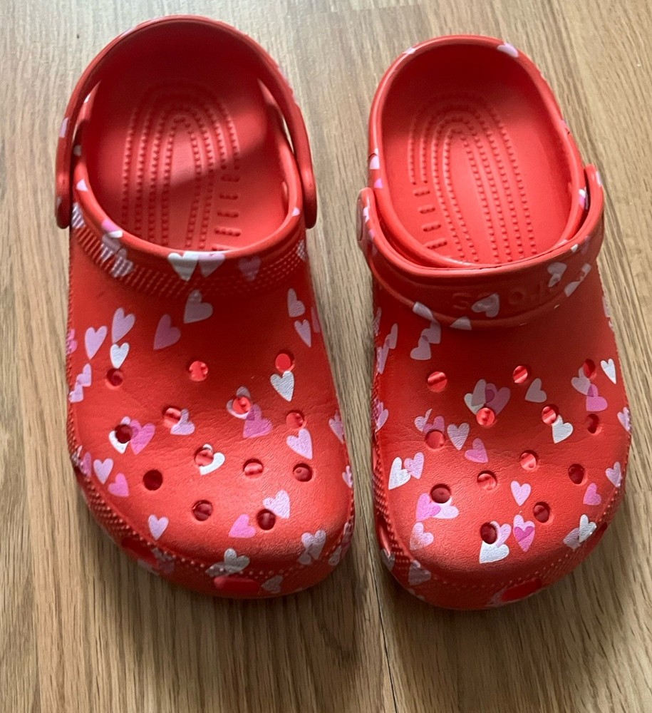 Crocs Classic Clog Valentines Hearts Red Junior Size J2 Kids Shoes