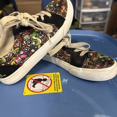 Nintendo Super Mario Bros Ground Up Sneakers Shoes Kid’s Size 4