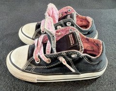 Converse Hello Kitty x Chuck Taylor All Star Madison Ox Black Size 11.5 Kids EUC