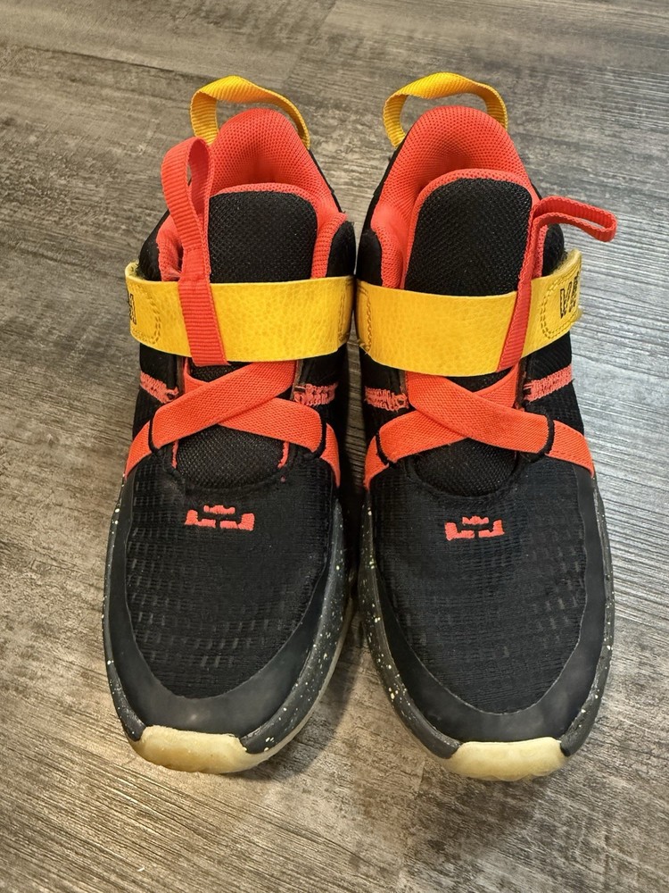 Nike LeBron Witness 7 PS ‚Black Crimson Speckle Basketball Shoes Youth size 13C