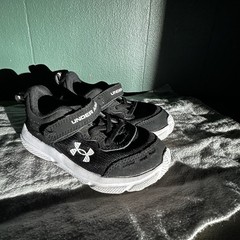 Under Armour Kids Hook & Loop Athletic Sneakers Black/White 9K 3026184-001