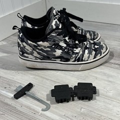 Heelys Boy’s Pro 20 Prints Skate Shoe Modern Design Charcoal/Grey/Camo 4 Big Kid