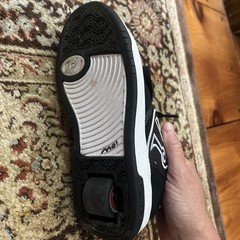 Heelys Youth Size 2 Black & White Wheeled Skate Sneakers Shoes Style# 770362