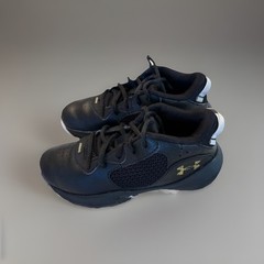 Under Armor, Lockdown Six Low Black&Gold Youth US2Y(2421-306-8168)