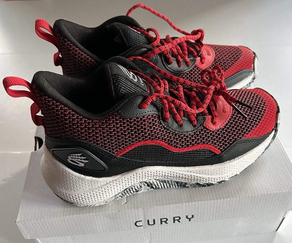 Under Armour GS CURRY 3Z 24 Boys Size 6Y Black + Red Basketball Sneakers New