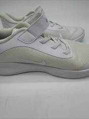 Pre-School Nike Omni Multi-Court White Pure Platinum SZ 2.5Y DM9026-100