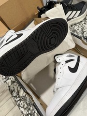 Jordan Air Jordan 1 Mid (GS) Leather Mid Top Sneaker White/Black US 6.5Y